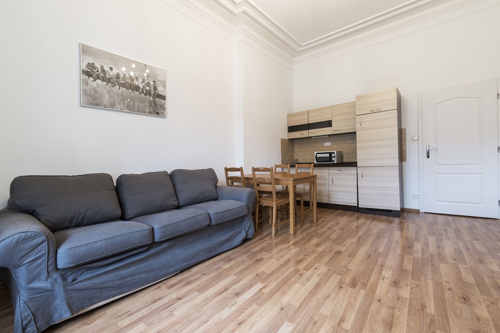 Family Apartment, 2 Bedrooms, Non Smoking, Kitchenette thumbnail 6