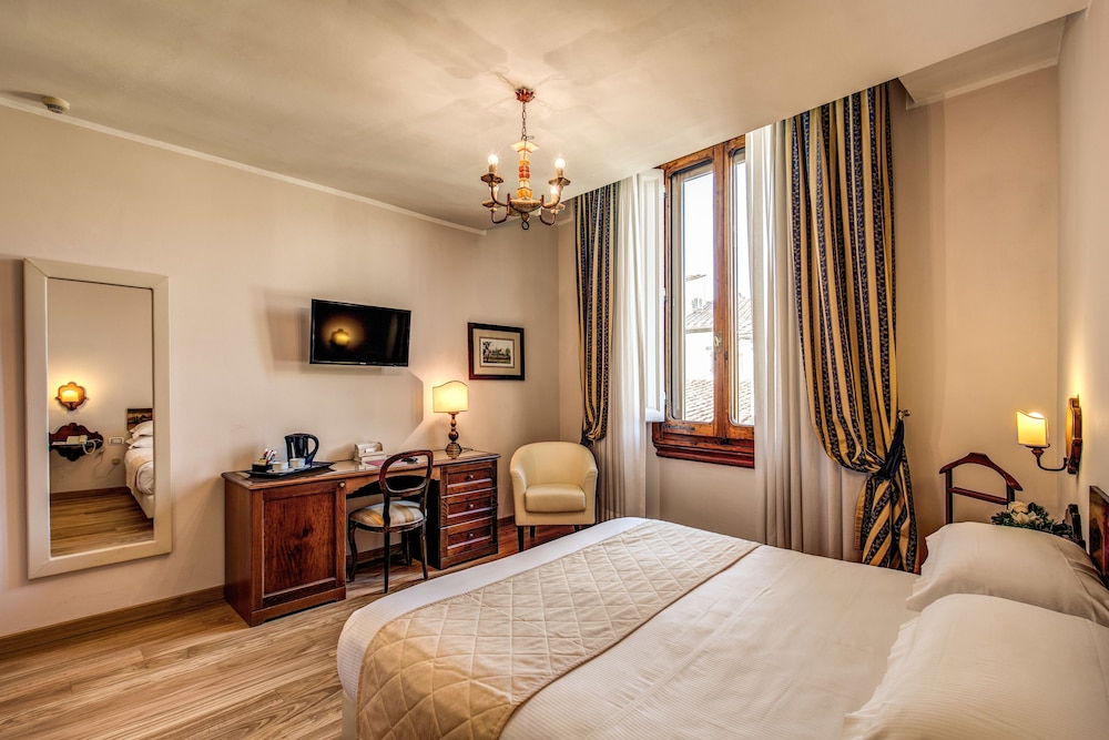 Double or Twin Room photo 3