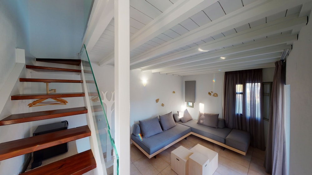Junior Suite, 2 Bedrooms, Pool View, Poolside