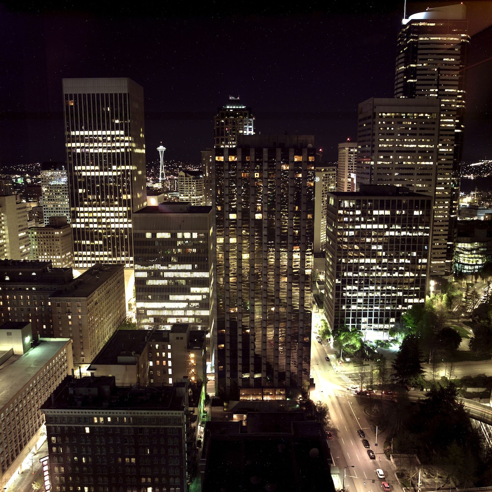 Deluxe Room, 1 King Bed, City View - Photo 7