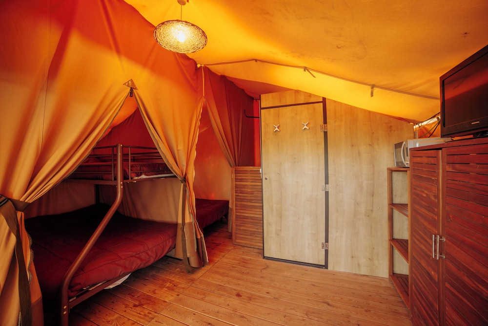 Tent Nassau photo 3