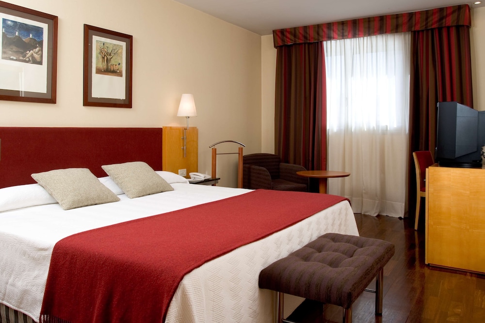 Standard Room (Extra Bed 3 Adults) - Photo 3