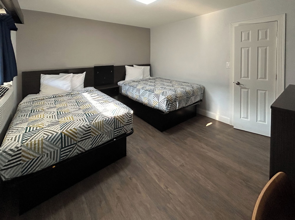 Deluxe Room, 2 Double Beds, Non Smoking, Refrigerator & Microwave photo 2