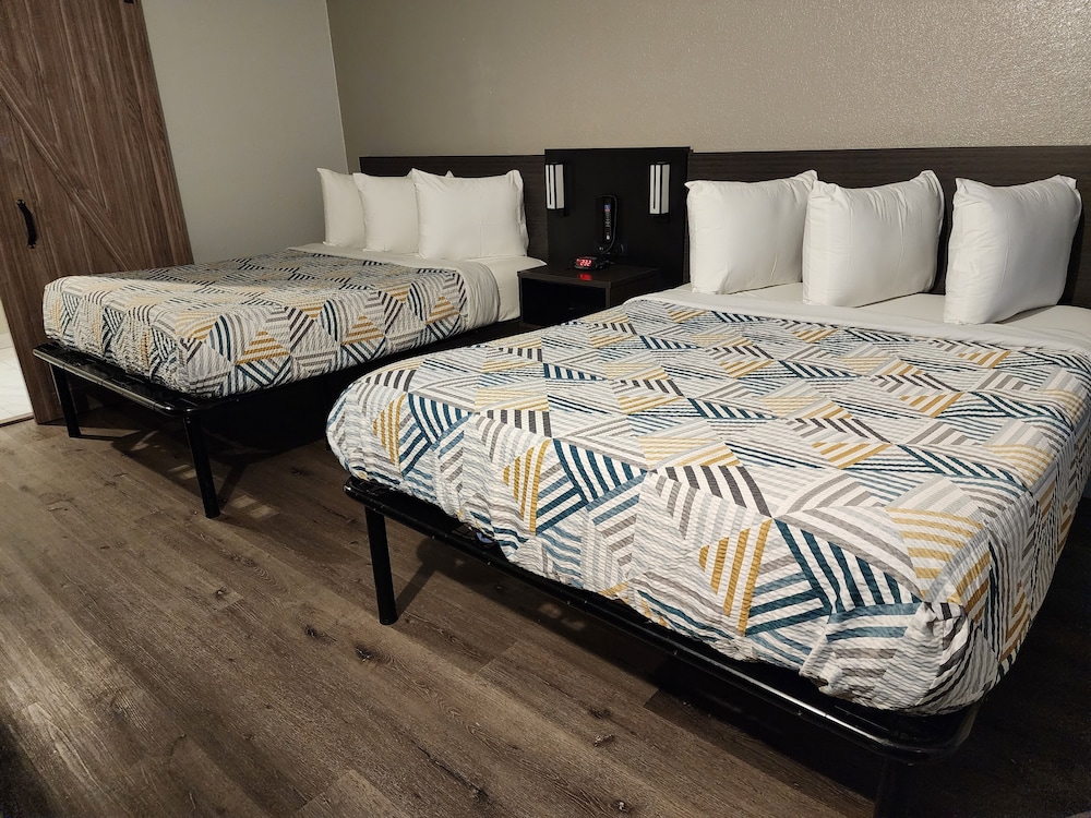 Standard Room, 2 Queen Beds, Accessible, Non Smoking