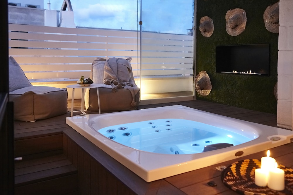 Suite, Hot Tub, City View