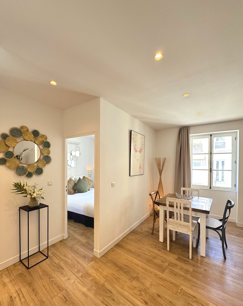 Signature Apartment photo 3