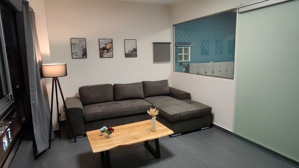 Apartment, Smoking