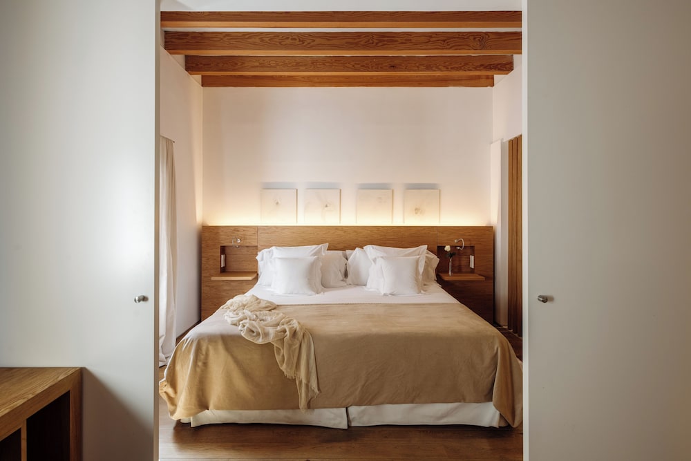 Premium Suite - Photo 10