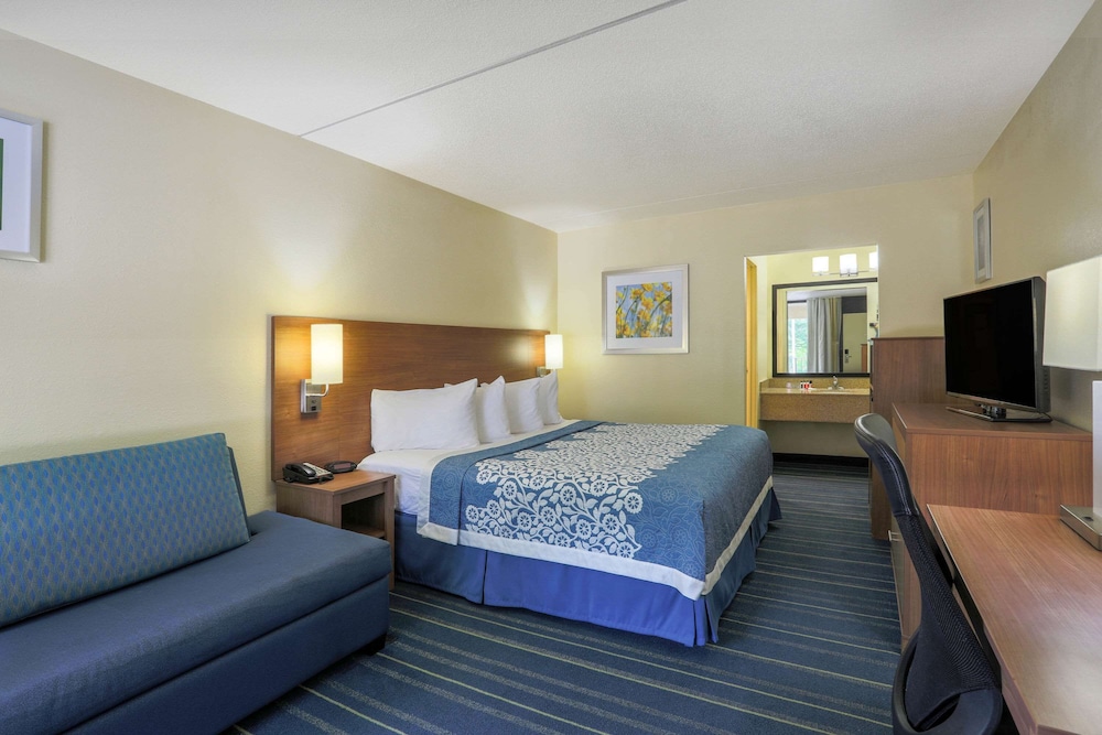 Room, 1 King Bed, Accessible, Non Smoking (Mobility) - Photo 1