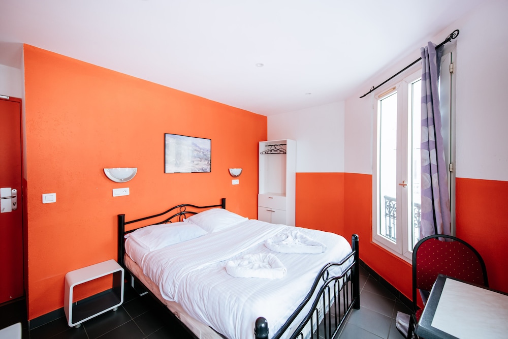 Standard Double Room, Shared Bathroom photo 3