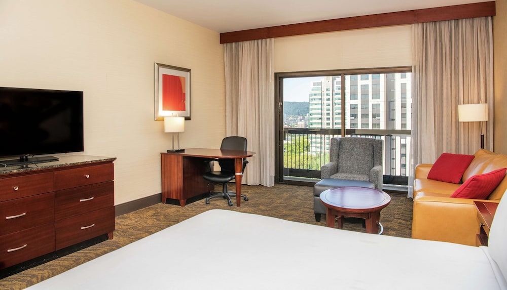 Room, 1 King Bed, Balcony - Photo 2