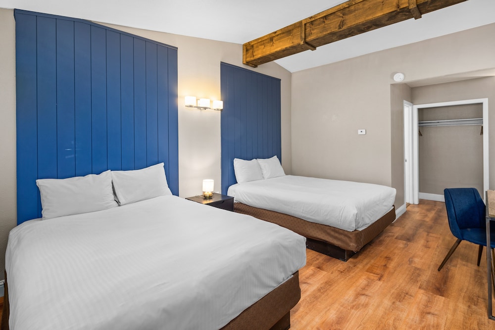 Standard Room, 2 Queen Beds photo 3