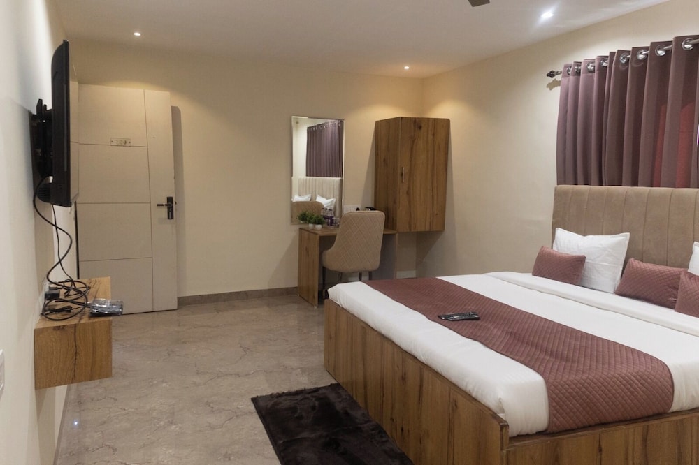 Classic Double Room, City View