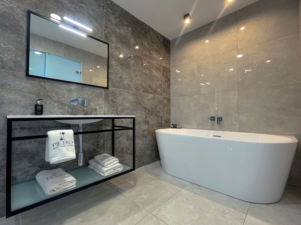 Deluxe Terrace Suite with Private Hot Tub photo 3