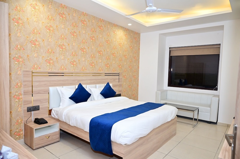 Deluxe Room - Photo 4