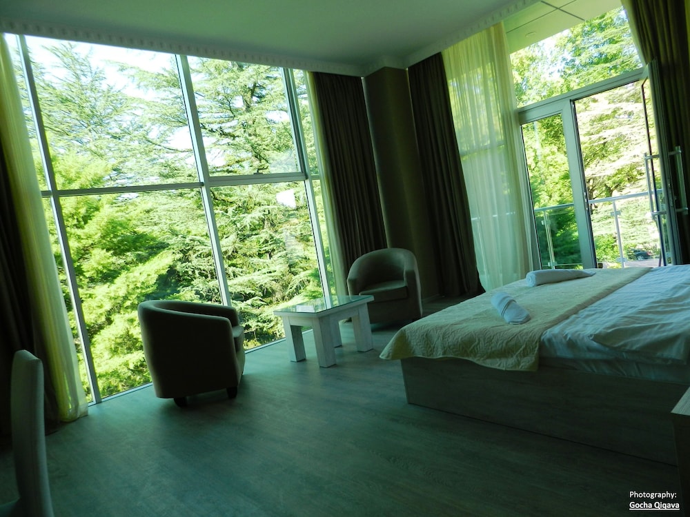 Luxury Suite, 1 King Bed, Balcony photo 2