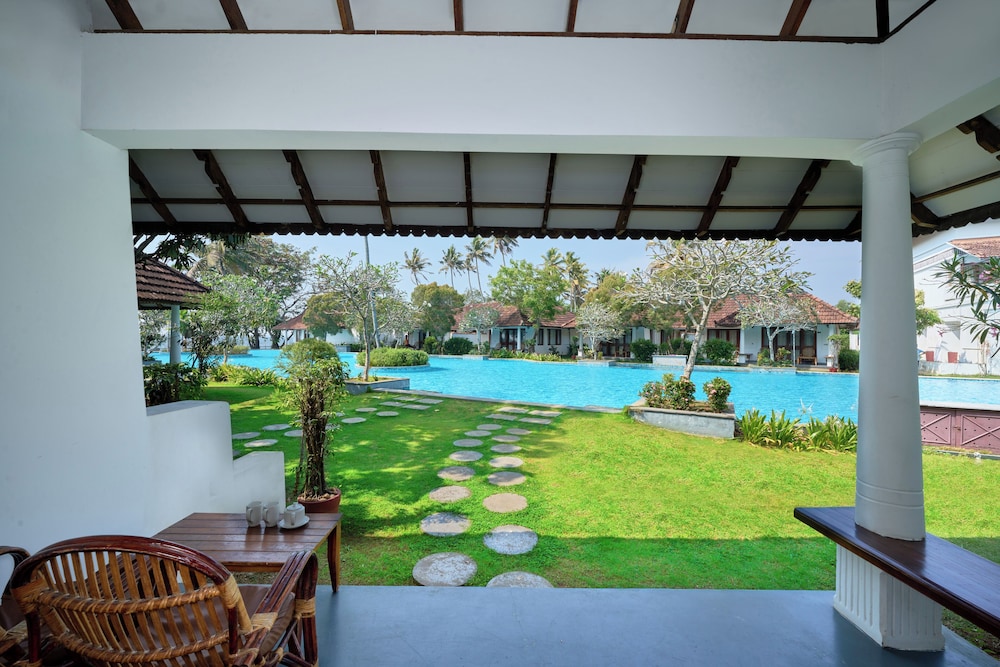Poolside Premium Cottage photo