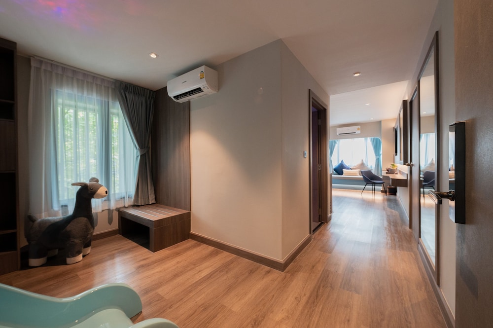 Luxury Family Suite - Photo 8