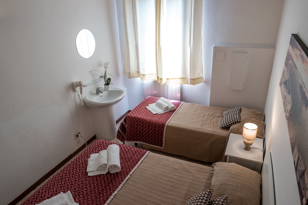 Triple Room, Shared Bathroom photo 3