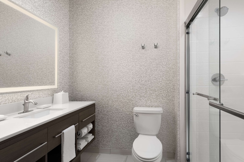 Suite, 1 King Bed, Accessible (Hearing) - Photo 5