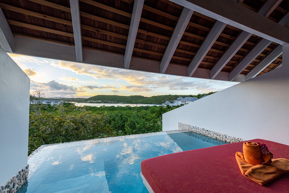 Premium Suite, 1 King Bed, Private Pool, Bay View photo 2