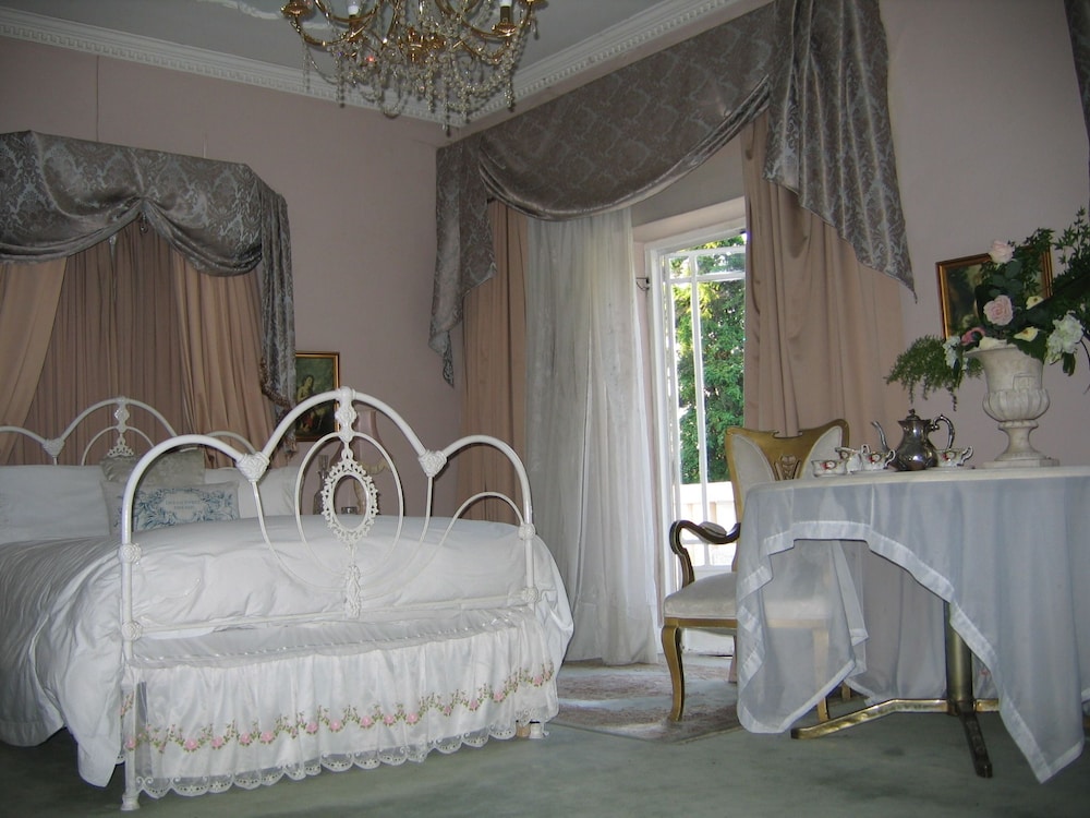 Victorian Bridal Suite photo 1