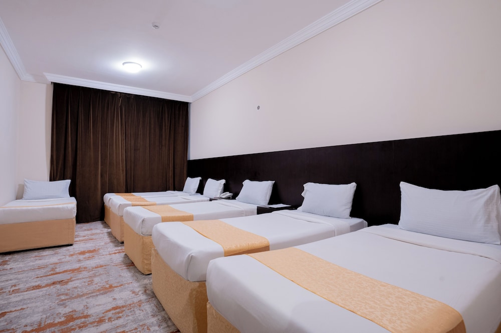 Sextuple Room