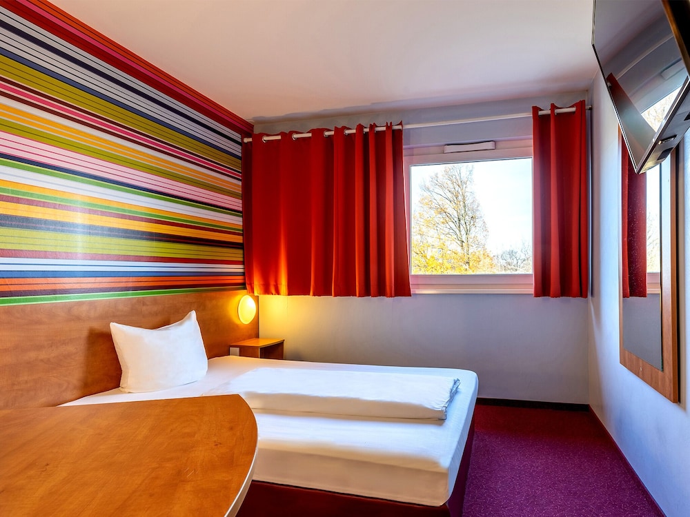Standard Single Room, Smoking