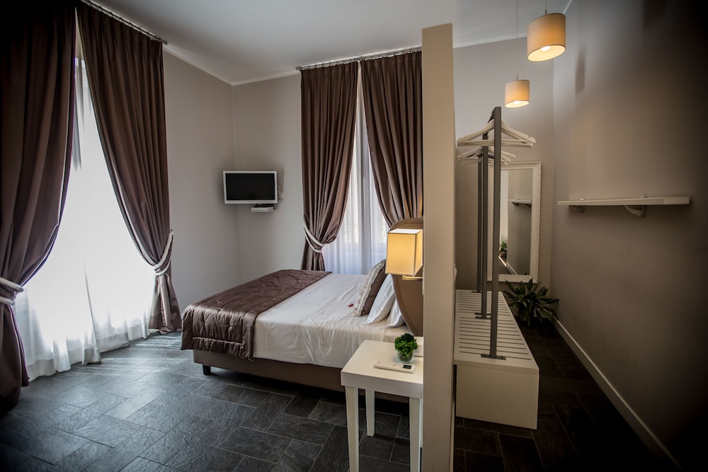Junior Room, 1 King Bed with Sofa bed photo 2