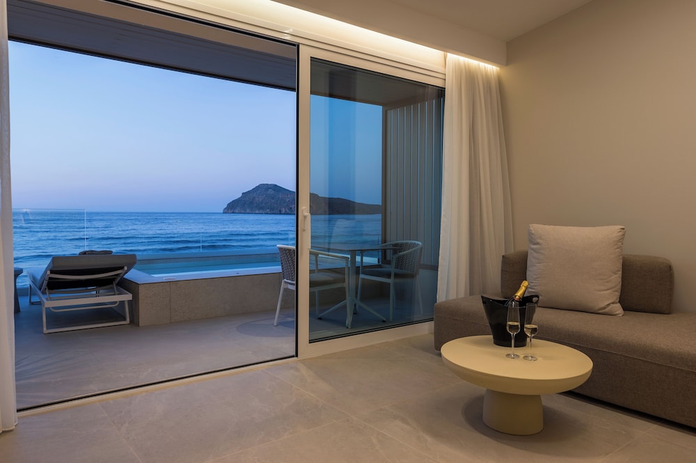 Beachcomber Suite - Beachfront with Private Pool - Photo 17