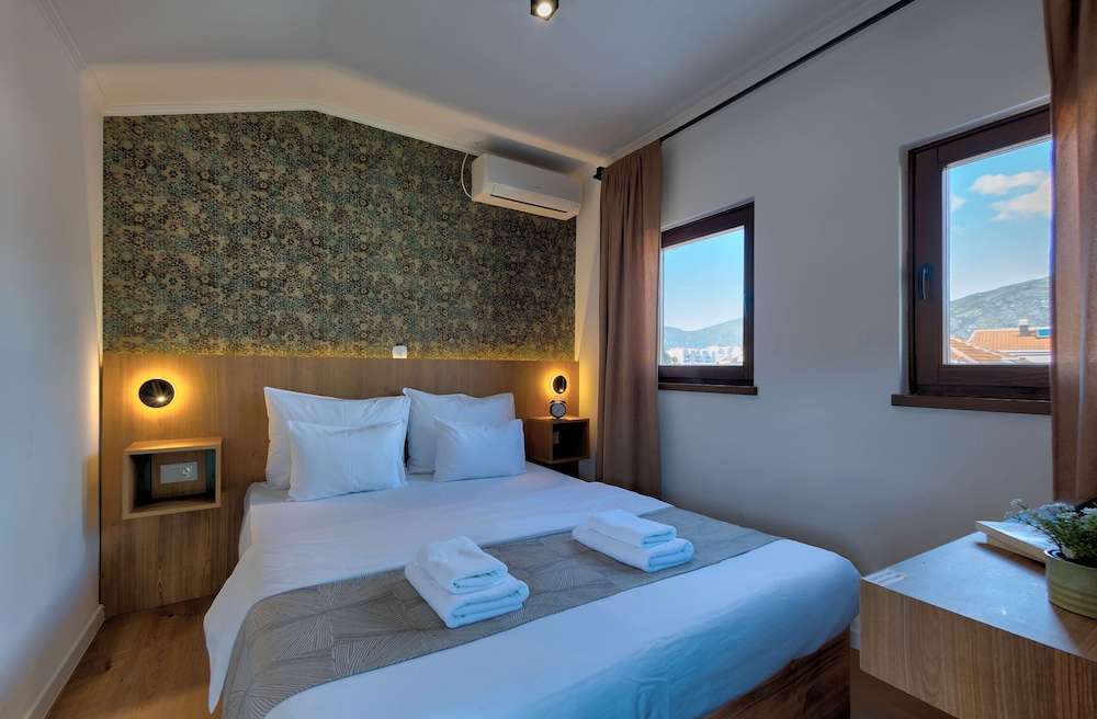 Romantic Room with OLD BRIDGE VIEW photo 2