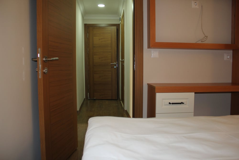 Deluxe Suite, 1 Queen Bed, Non Smoking, Sea View photo 3
