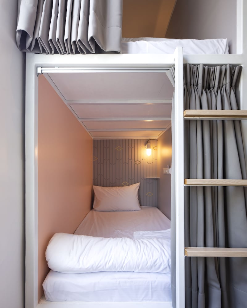 Bed in 8-Bed Female Dormitory Room photo 1