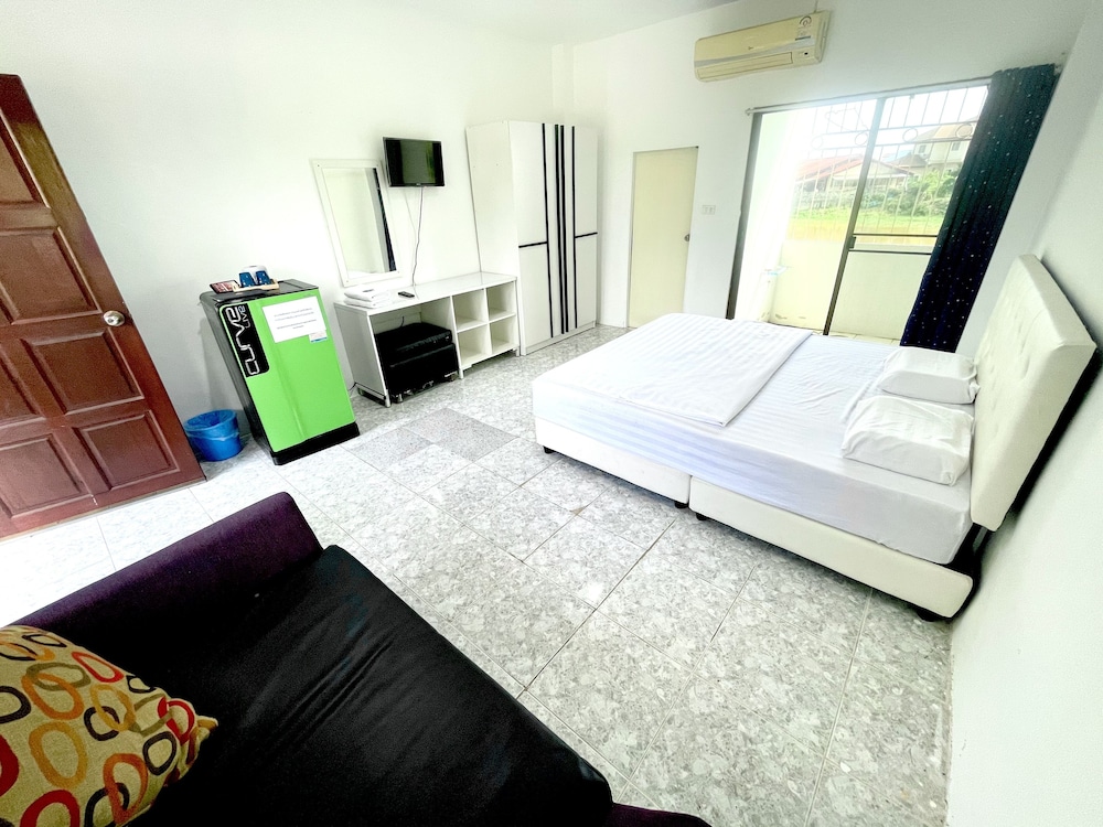 Standard Room, 1 King Bed, Non Smoking photo 1