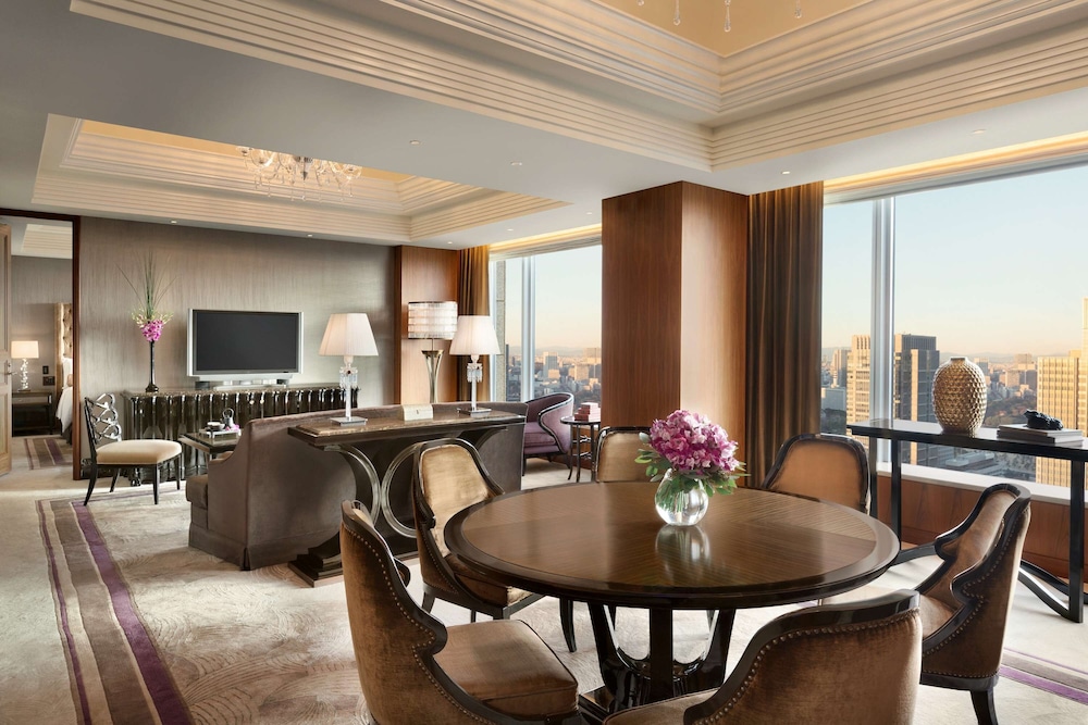 Shangri-La Suite