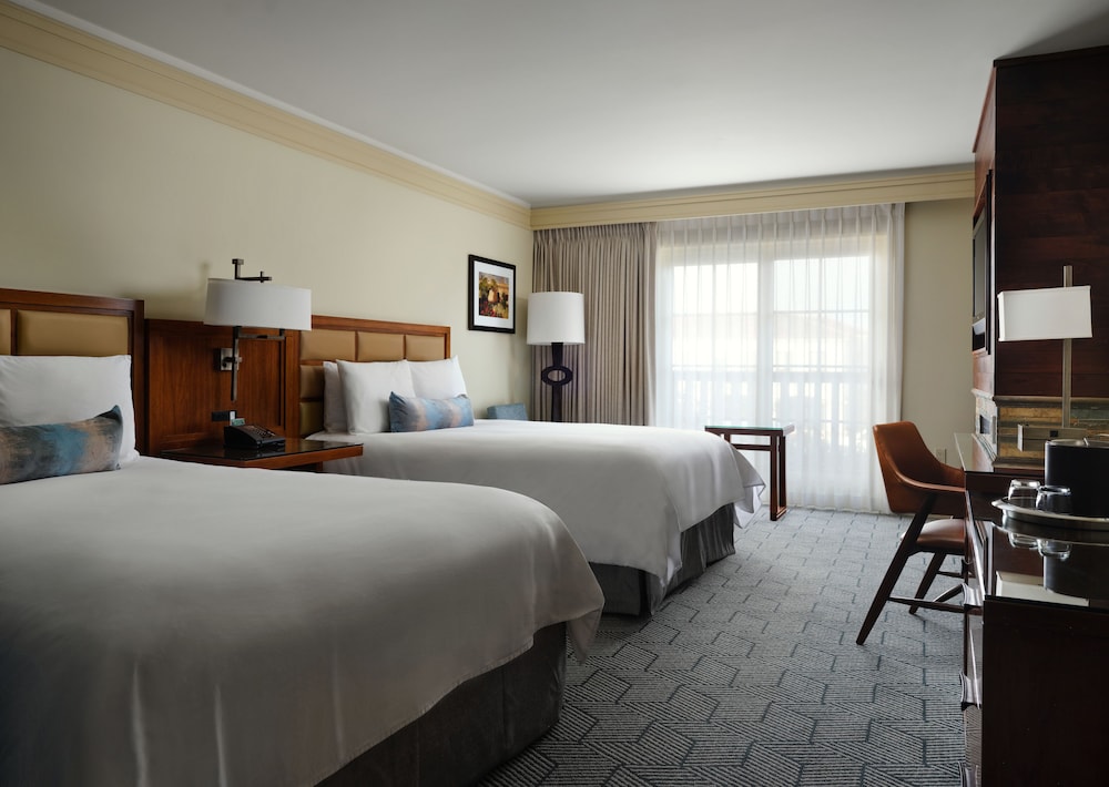Room, 2 Queen Beds, Mobility Accessible, Fireplace - Photo 2