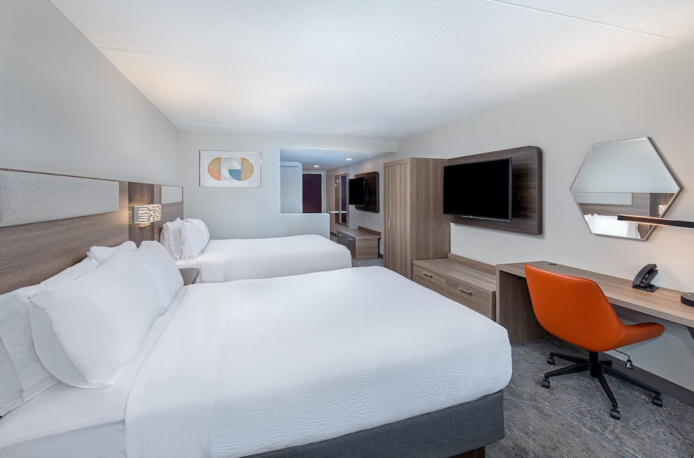 Suite, Multiple Beds (Additional Living Area) - Photo 8