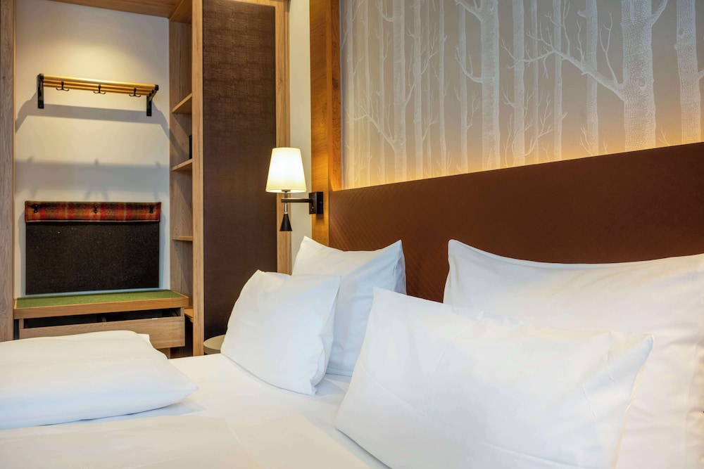 Junior Suite, 1 King Bed, Bathtub - Photo 3