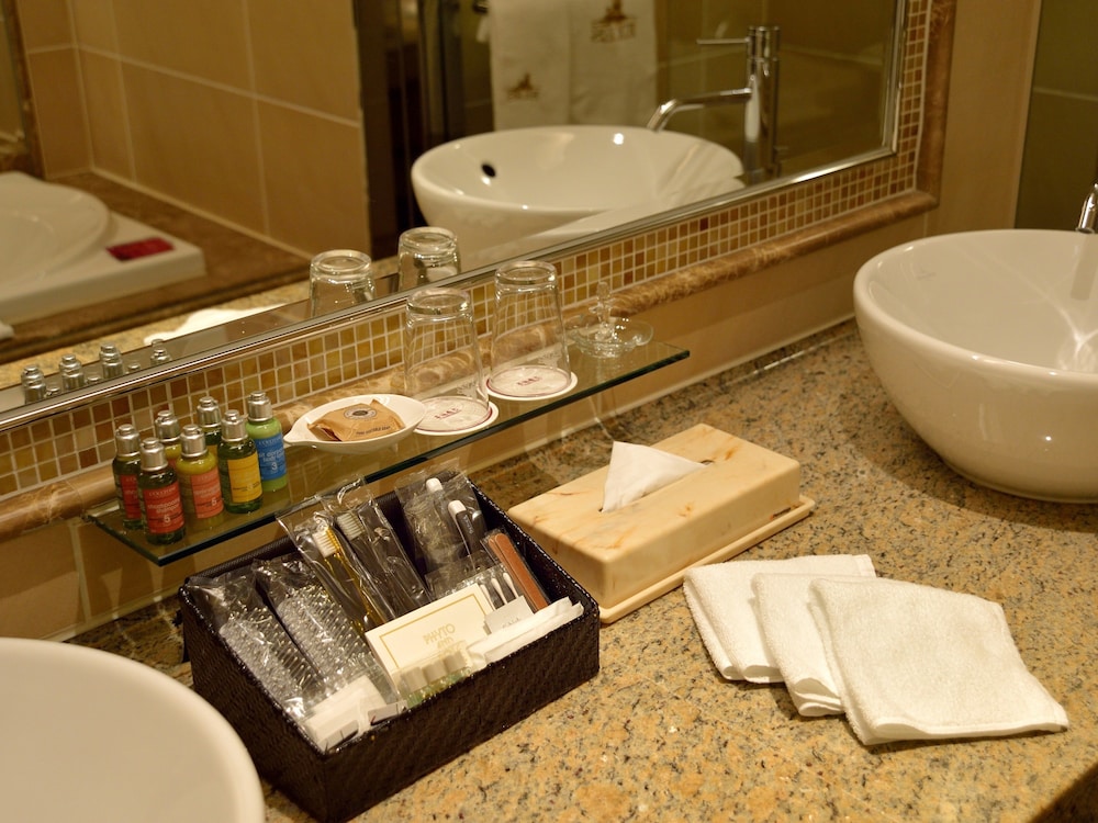 Premier Twin High Floor for 4 people, Non Smoking - Photo 7