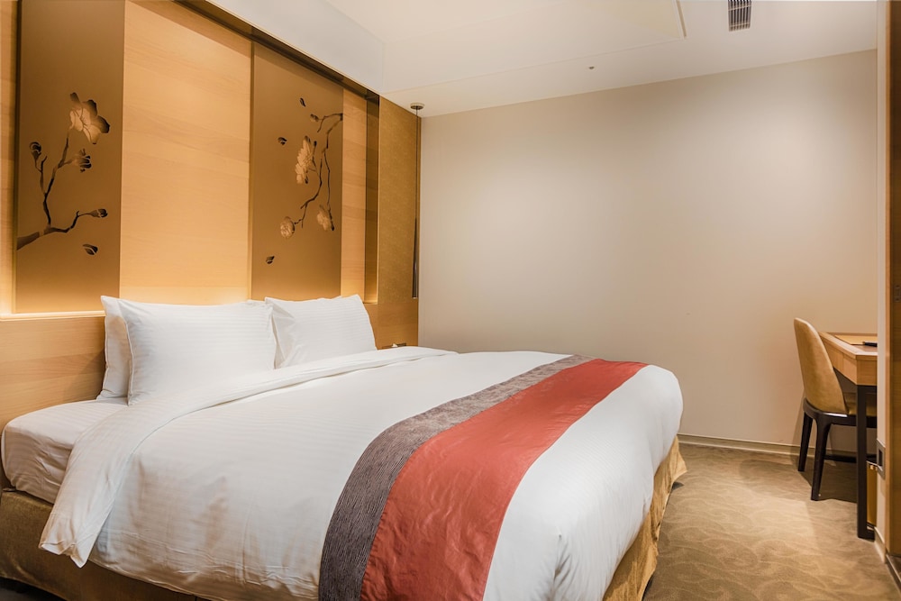 Classic Double Room, No Windows (No Windows) photo 3