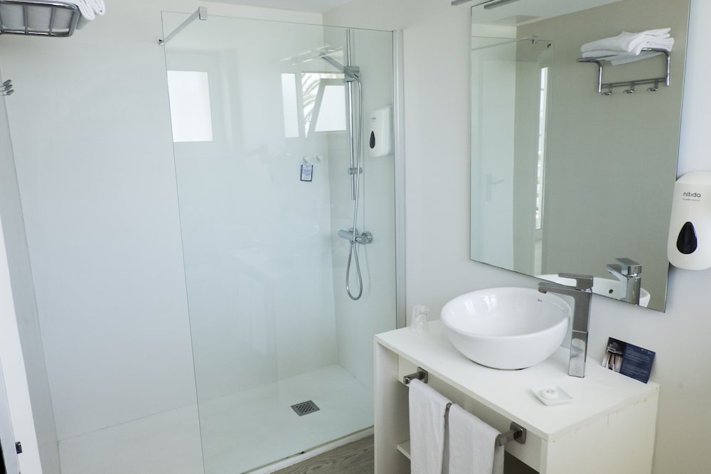 Standard Double or Twin Room, Balcony - Photo 9