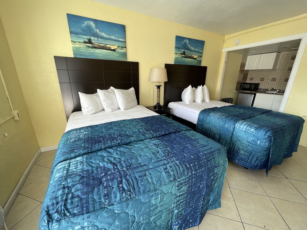 Standard Room, 2 Double Beds, Kitchenette, Pool View photo 1