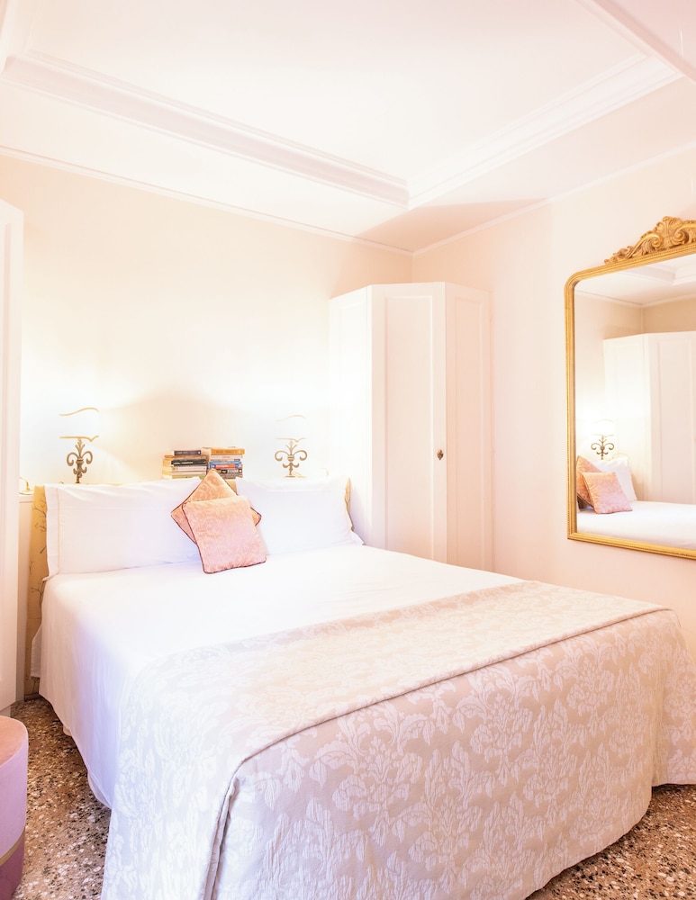 Basic Double Room photo 1