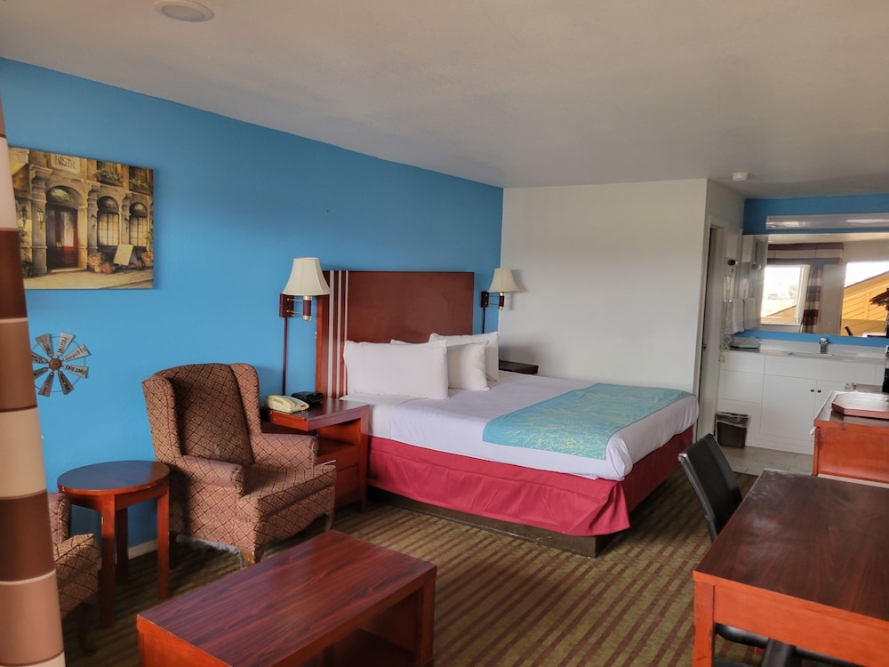 Standard Room, 1 King Bed photo 1