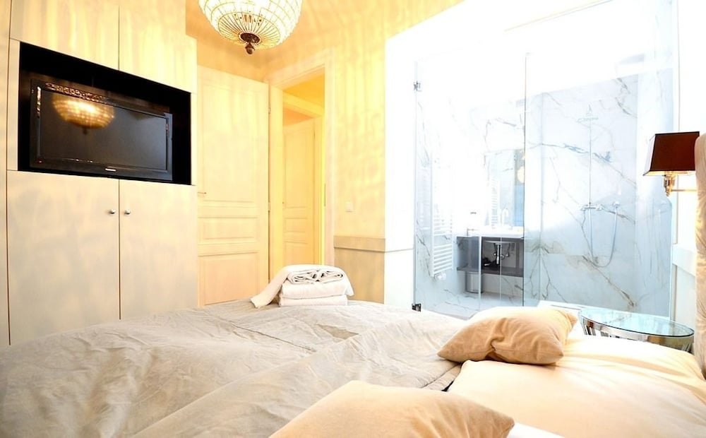 Apartment (1 Bedroom)
