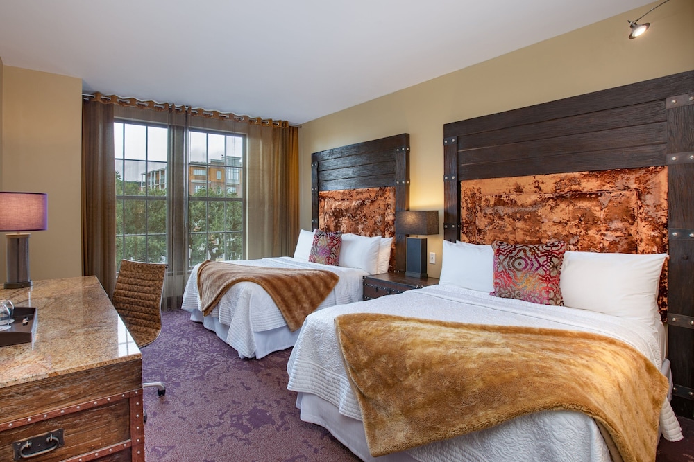 Room, 2 Queen Beds (View) - Photo 1