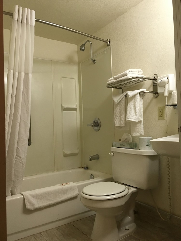 Room, 1 King Bed, Non Smoking - Photo 2