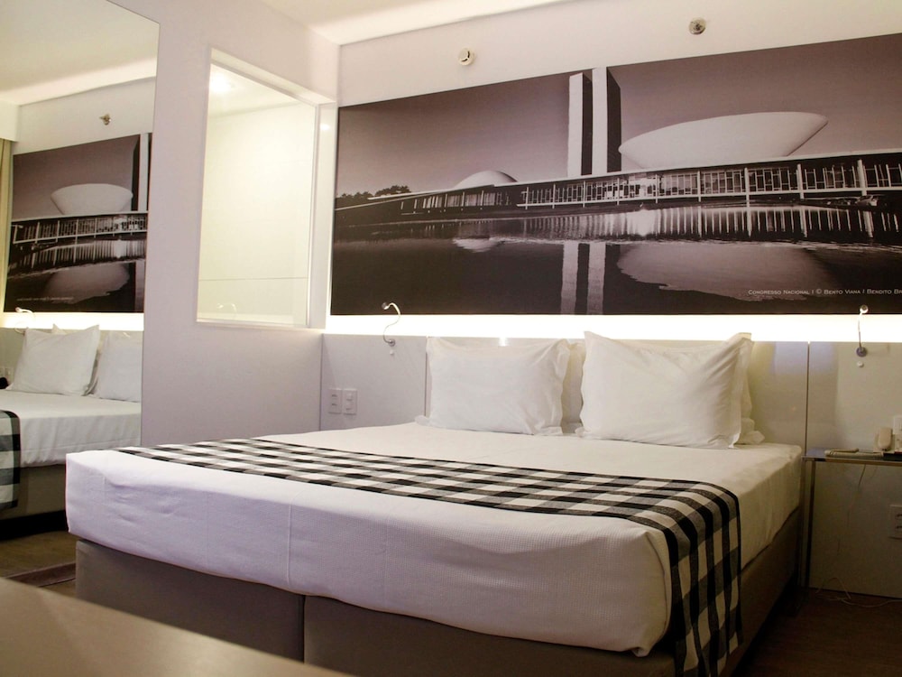 Suite, 2 Double Beds photo 3