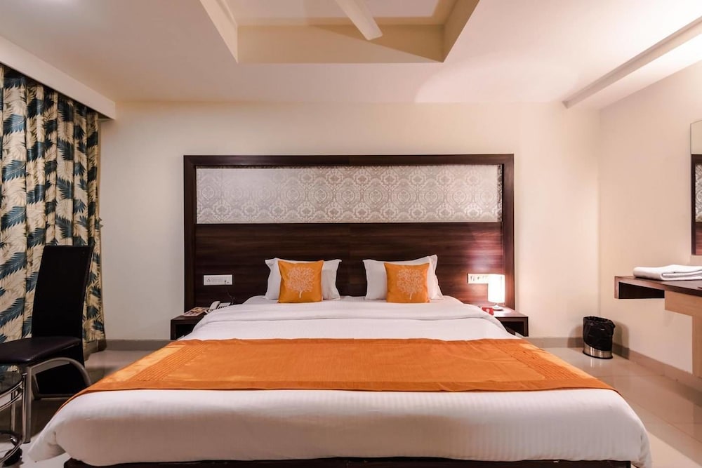 Deluxe Room, 1 Queen Bed