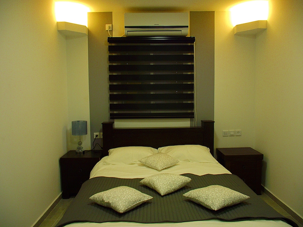 Studio (Apartment)